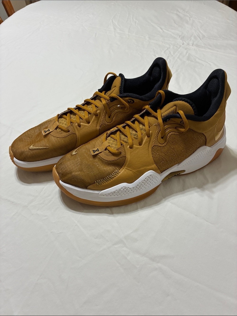 Men’s Nike PG 5 'Wheat' Basketball Sneaker Shoes (Gold/White)